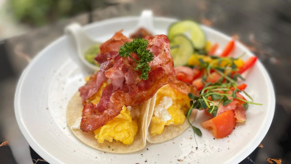 Bacon Rührei Tacos. International inspiriert frühstücken auf 1818 Höhenmetern